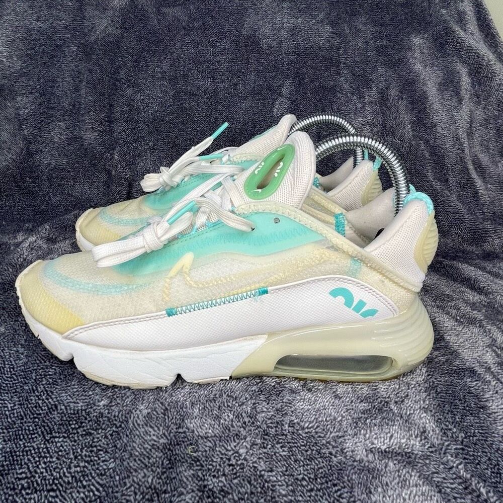 Nike Women's Air Max 2090 Aurora Green Running Shoes Sneakers  Size 7.5